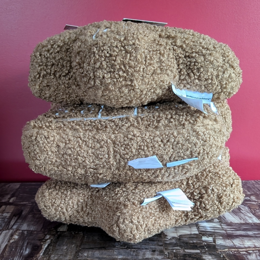 ❌SOLD❌Viral 🎥 Cupcakes & Cashmere 3 pk Christmas Gingerbread Pillows, Faux Fur - Picture 6 of 8